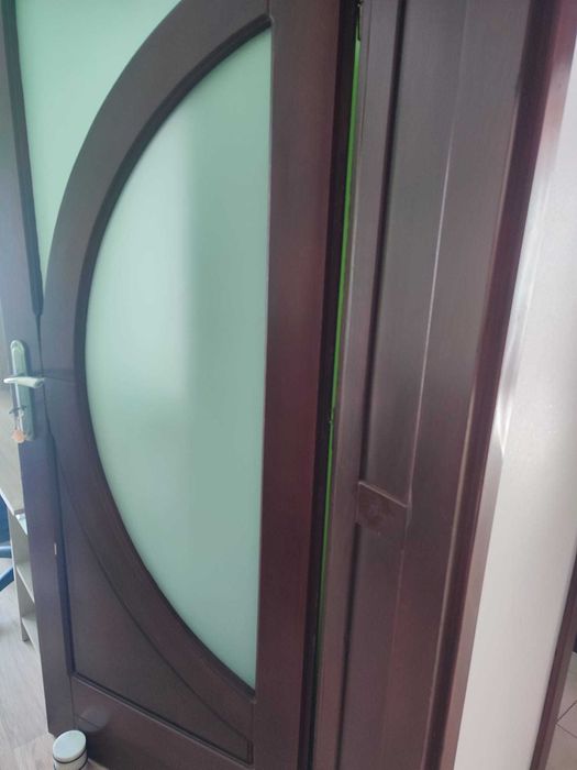 Drewniane drzwi po demontażu