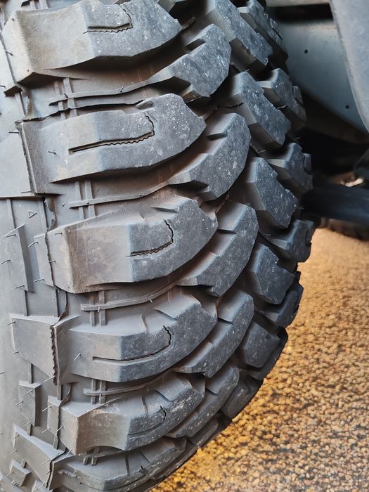 Pneus 305/70 R16