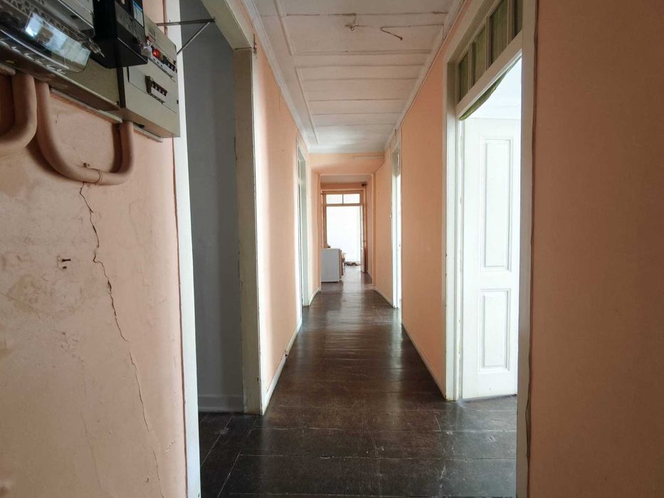 T3 com quintal, junto ao Castelo, para remodelação integral