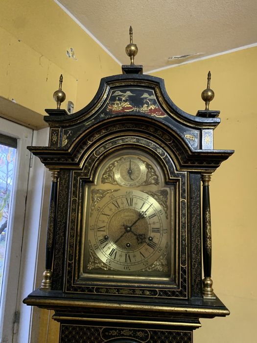 Relógio de pé de 1986 Reguladora com traços Orientais