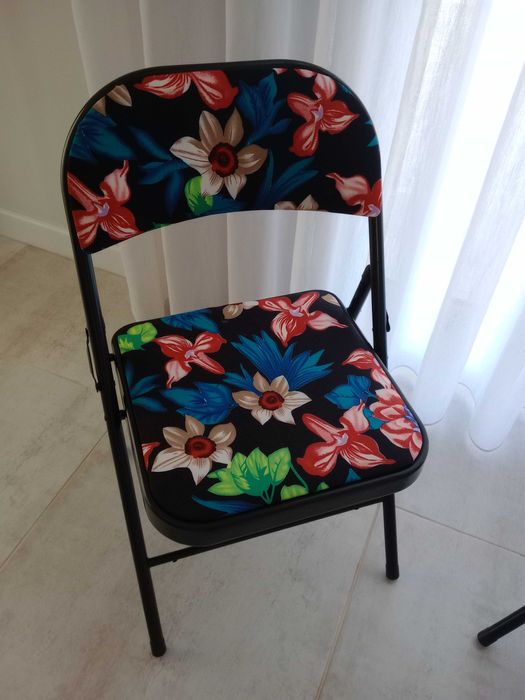 Conjunto mesa e duas cadeiras