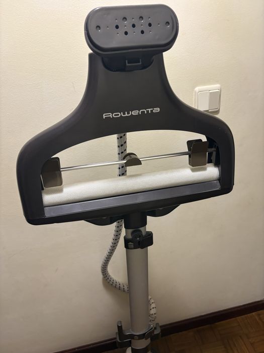 Ferro de Engomar Vertical a Vapor Rowenta Master Valet