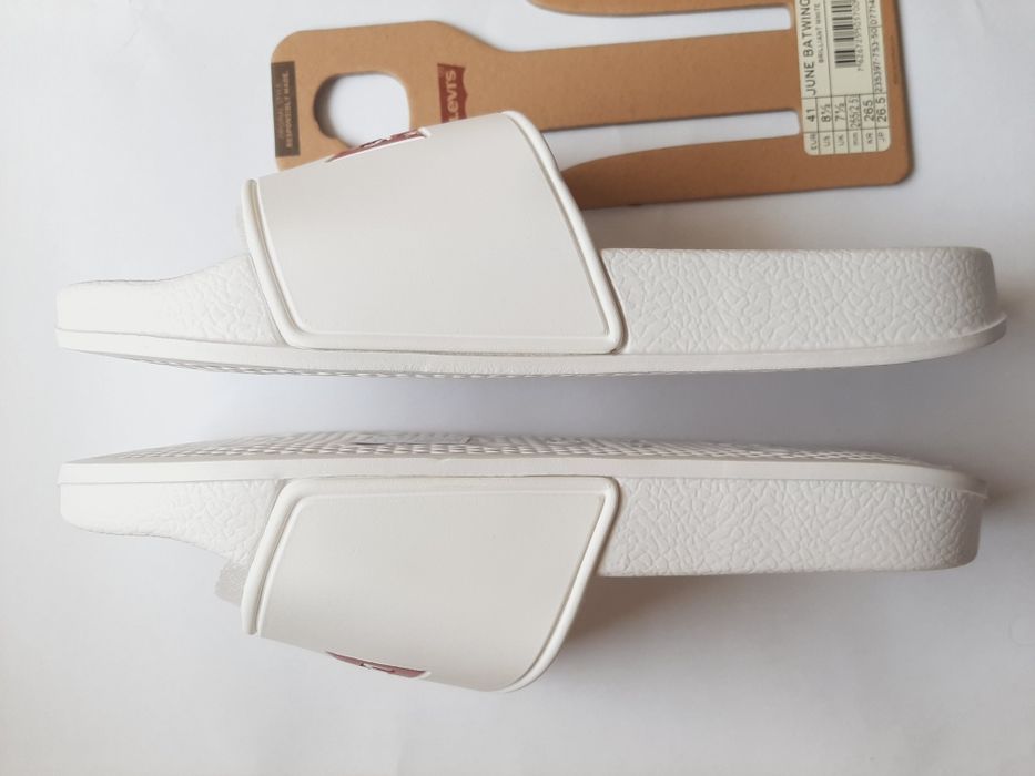 Levis Nowe klapki basenowe June Batwing VB 41