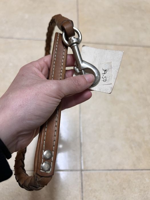 Trela  em couro nova nunca usada