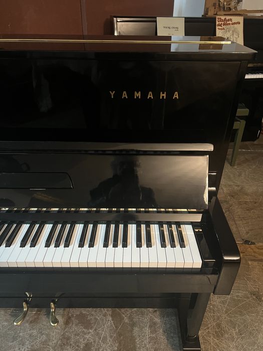 Piano vertical yamaha U1 impecavel
