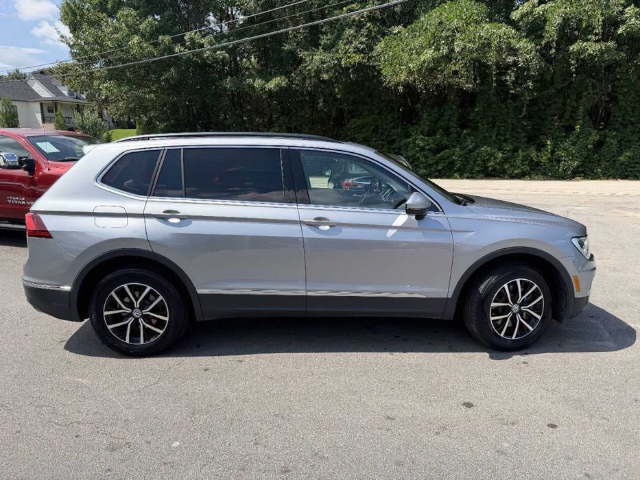 Volkswagen Tiguan      2021