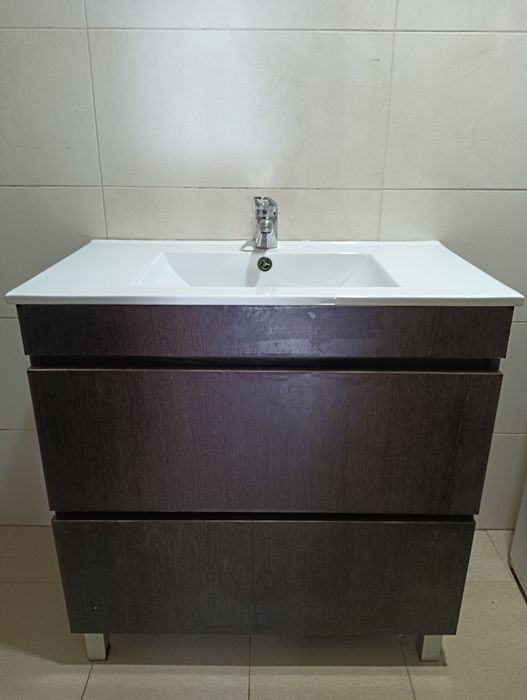 Conjunto móvel com lavatório e espelho