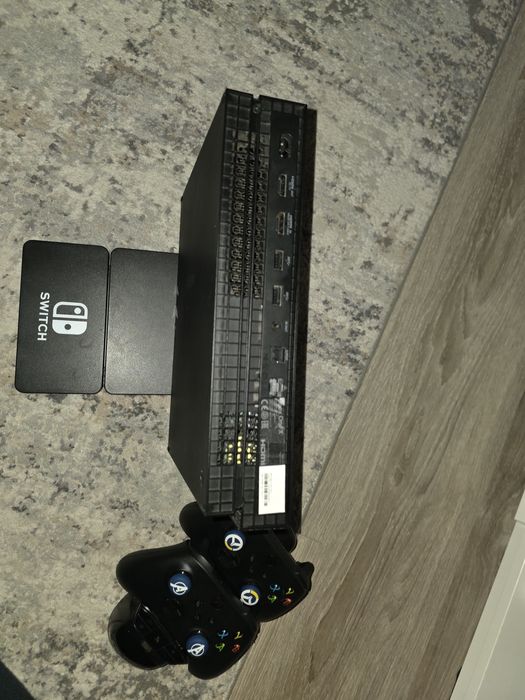 Xbox one x com 2 comando e carregador