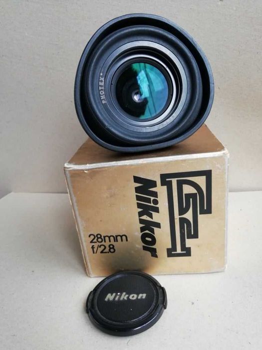 Объектив - мануал  Nikkor 28 мм  на f-2.8