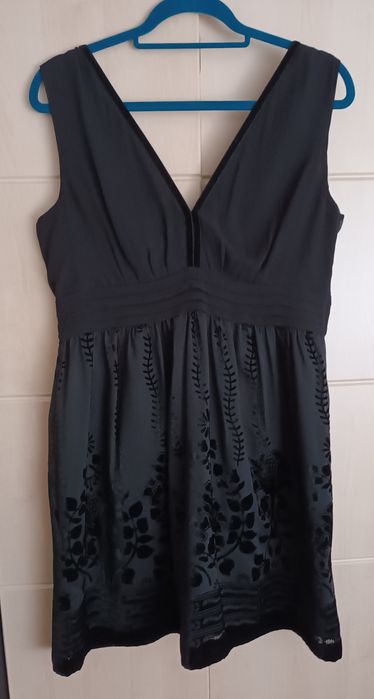 Sukienka marki H&M czarna rozmiar XL wzór kawiaty
