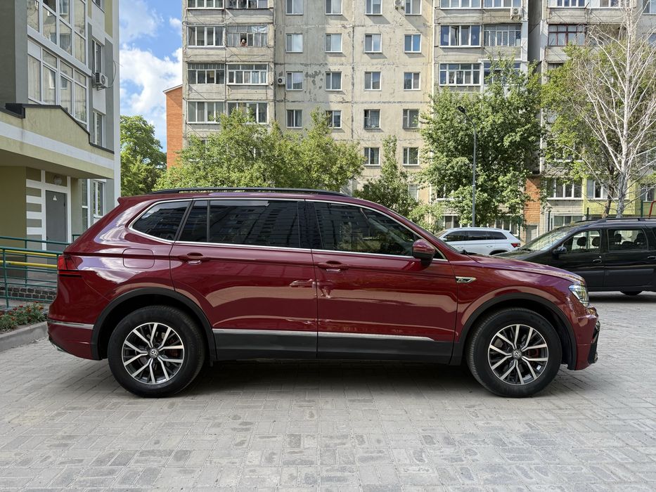 Volkswagen Tiguan Allspace R-Line 2.0 бензин 2018 року