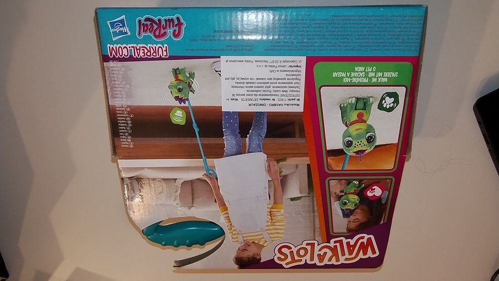 Interaktywny dinozaur na smyczy od Hasbro, 4+ lat