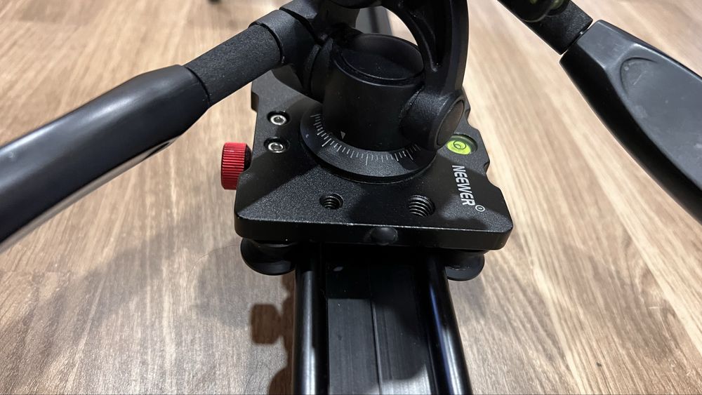 Slider de Câmera Neewer 100cm (1 Metro) com Cabeça Fluida – Excelente Estado