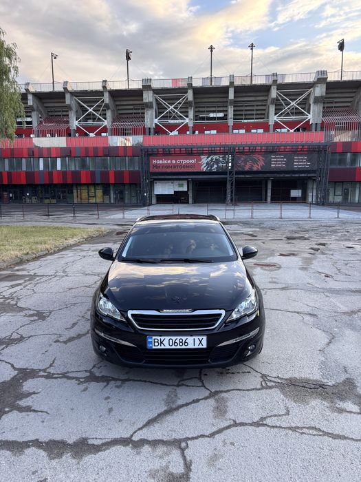 Peugeot 308 sw blueHd 2015 року