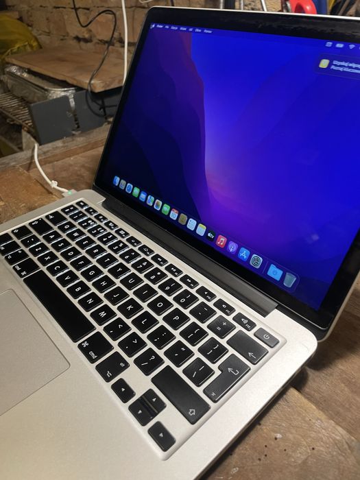 Macbook Pro 13, 2015, 3,1 Ghz Intel i7, 16 GB Ram, dysk 500GB.