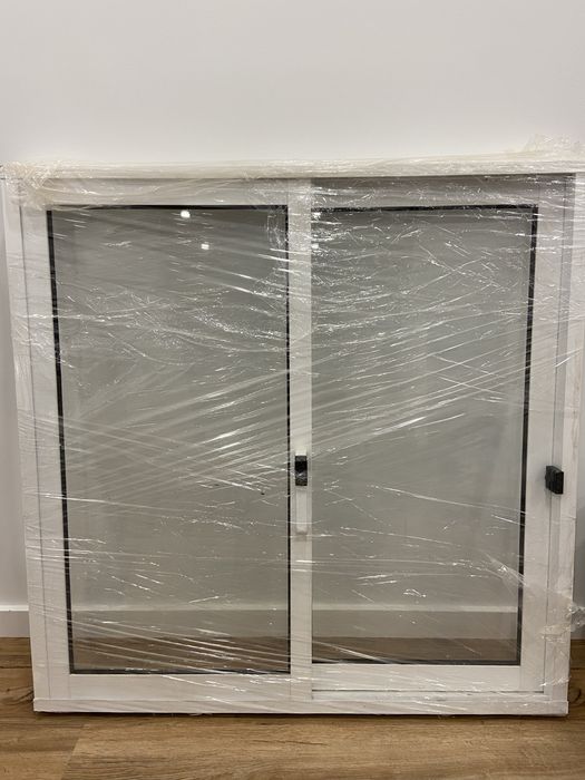 Janelas em aluminio brancas com vidro normal