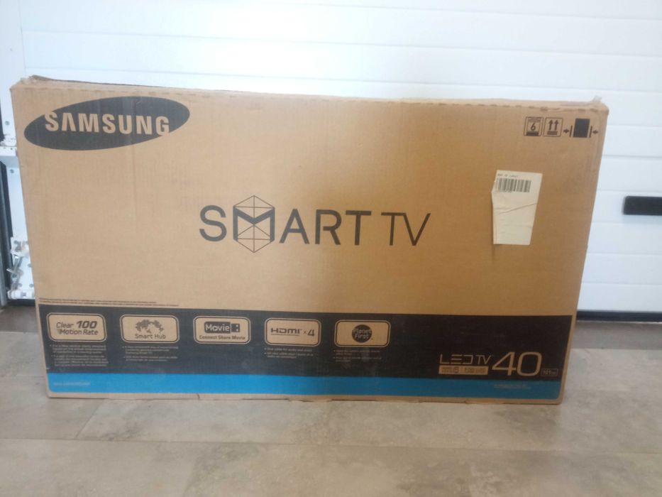 TV 40" Samsung HD  UE55AU7025K