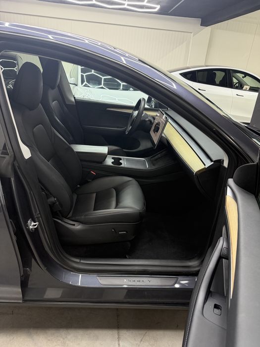 Tesla Model Y SR Plus