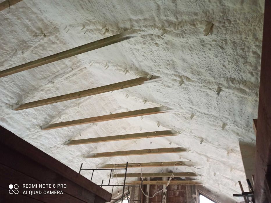 Piana PUR, Ocieplenie poddasza, ocieplanie piana, izolacja pianką