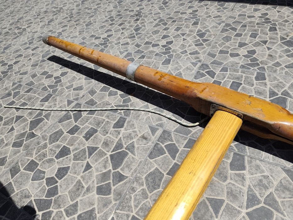 Antigo mastro em madeira decoração