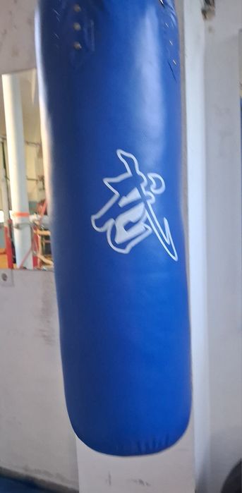 Equipamento e material desportivo  vestuário  novo  luvas e caneleiras