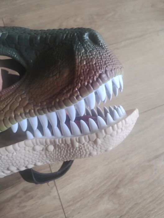 Rycząca maska dinozaura