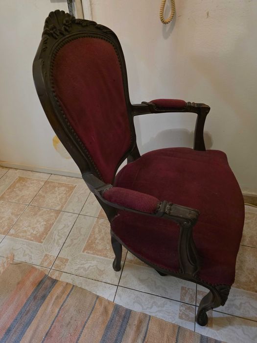 Cadeirão antigo para venda em bom estado