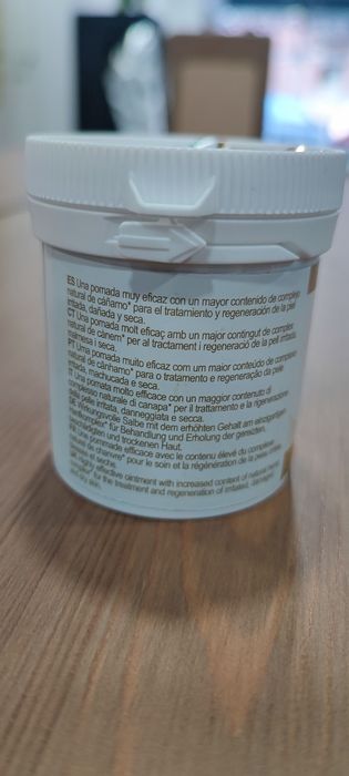 Pomada Trompetol Hempsalve Extra em embalagem de 100ml

- Frasco bran