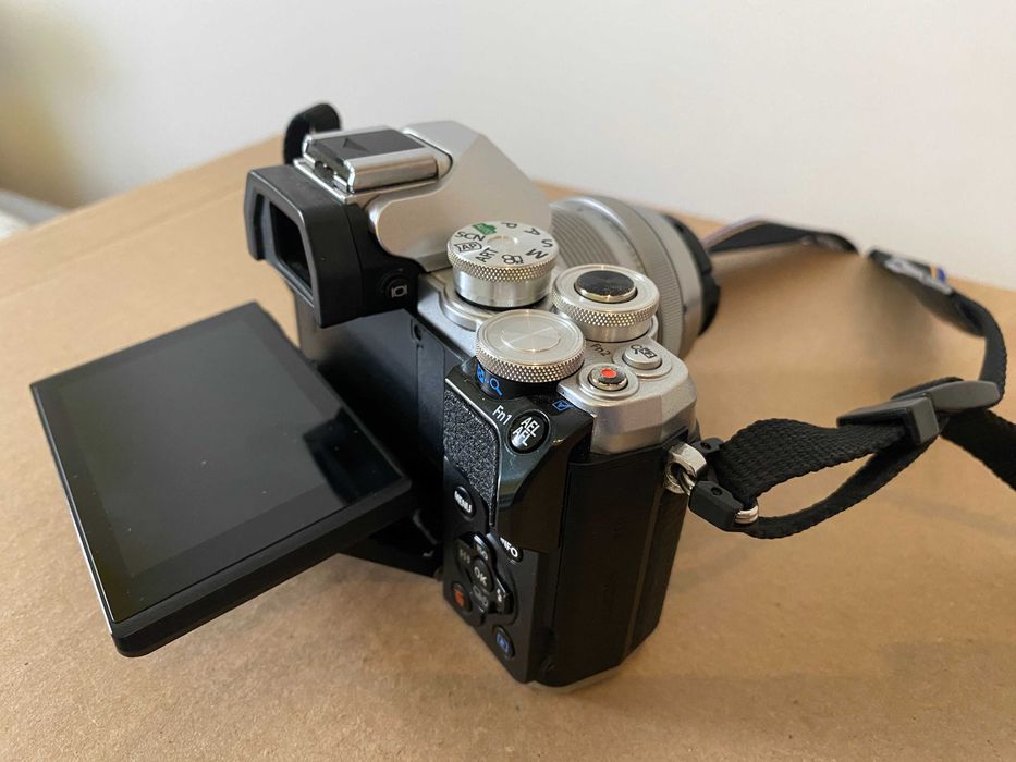 Olympus OM-D E-M10 Mark III