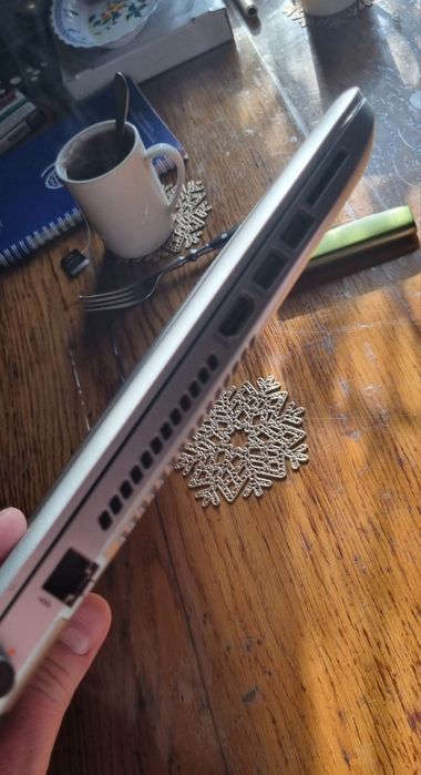 Продам  супер  игровой  ноутбук 15,6" HP 15-P007 er  видео 2гб