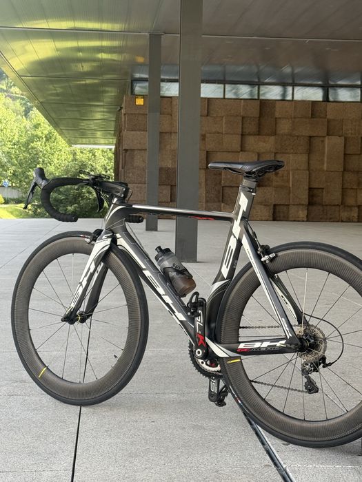 BH Aero / Rodas Aero Carbono 60 Mavic / Guiador Aero integrado