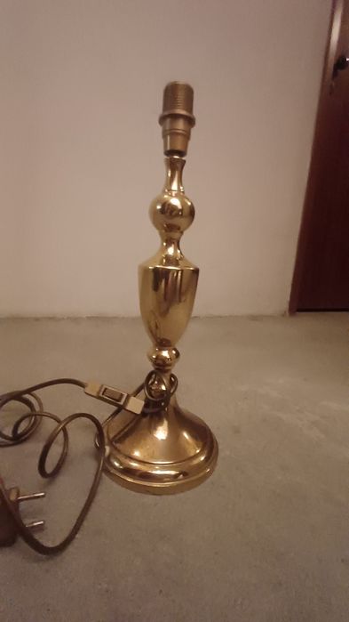 Candeeiro de mesa dourado antigo
