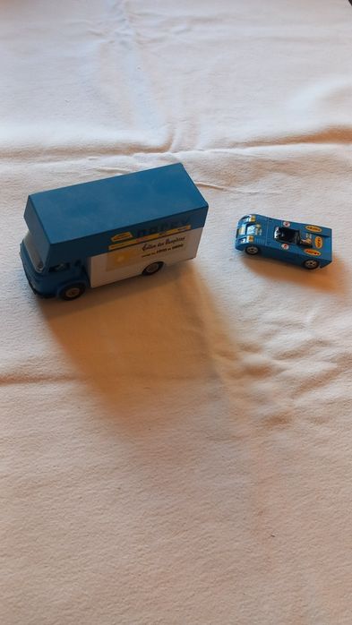 Miniatura Norev Saviem SG4 da equipe de corrida Jimmy Mieusset Cellier des Dauphins na escala 1:43.