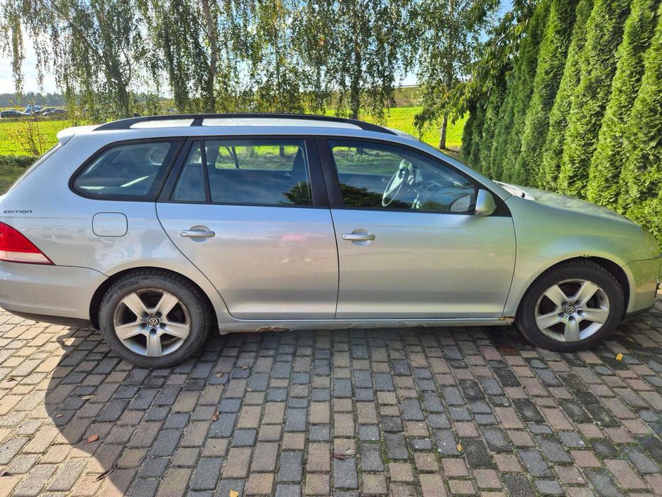 AUTO VW Golf 5 benzyna