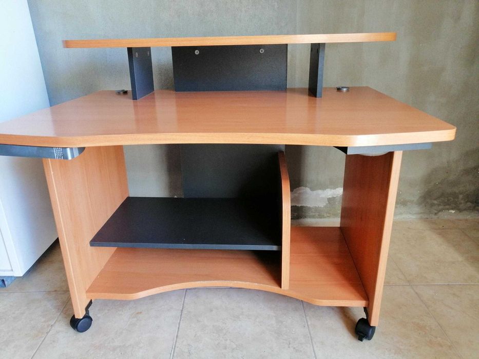 Mesa/Secretária em madeira