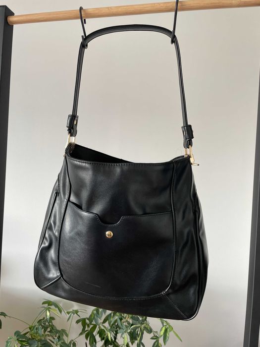 Torebka czarna na ramię pojemna dużo kieszeni zamki ekoskóra