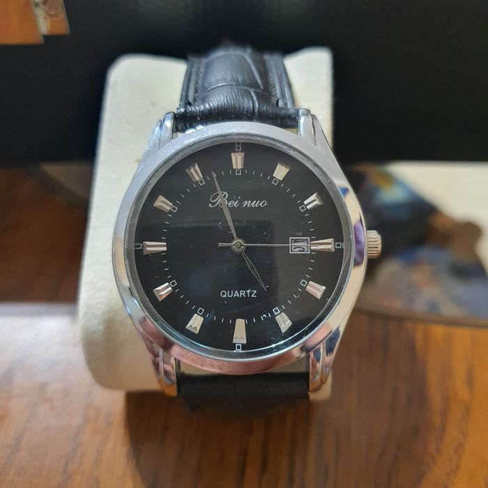 Zegarek kwarcowy klasyczny