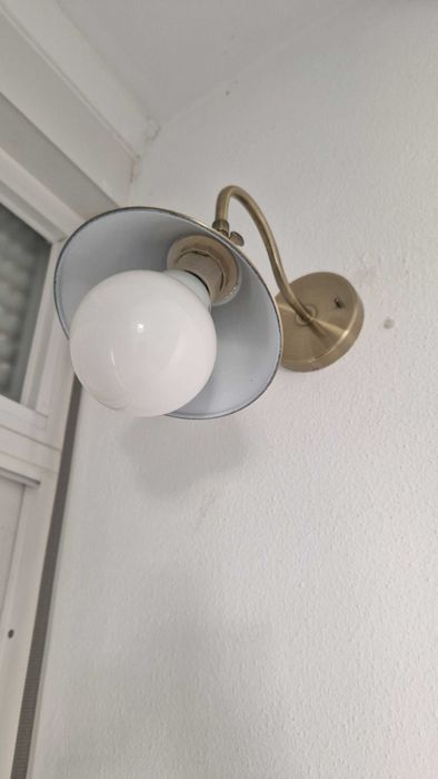 Aplique de parede dourado escovado