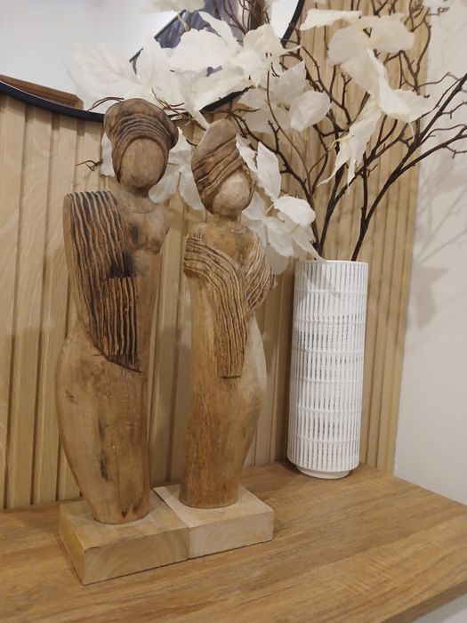Vendo 2 estatuetas de madeira em excelente estado