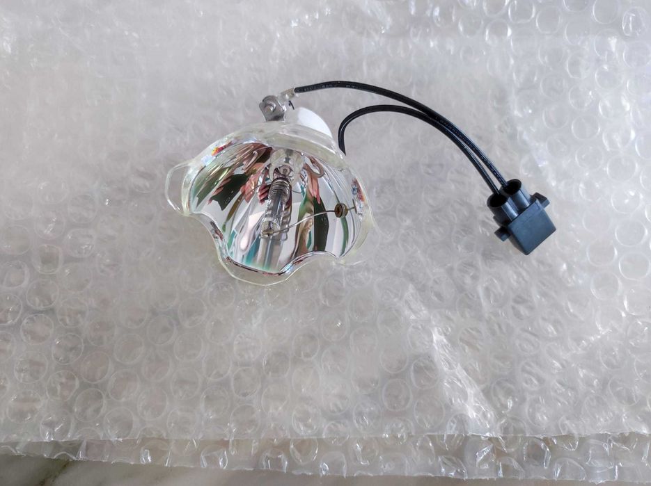 Projector replacement lamp. NEW64171284718211124