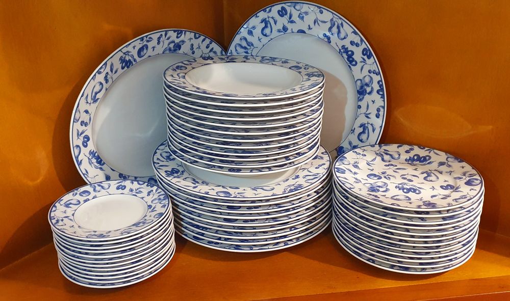 19 DEZEMBRO.Serviço jantar, café e chá 100 peças Azul