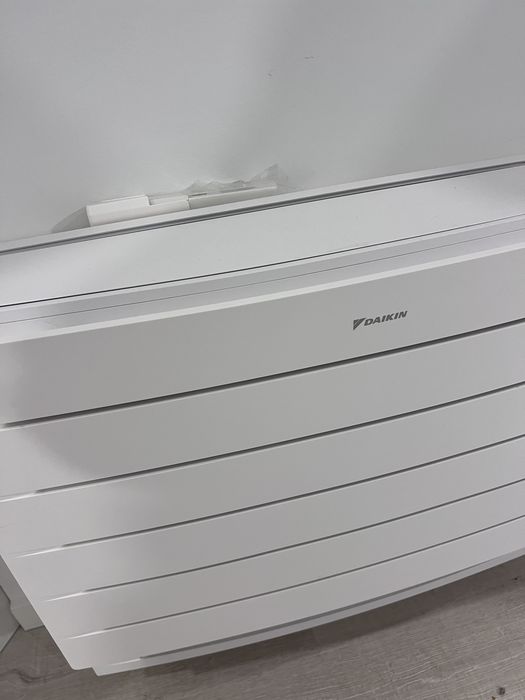 2x Ar Condicionado Daikin Chão Perfera Bluevolution 9000 BTU (Como Novos)