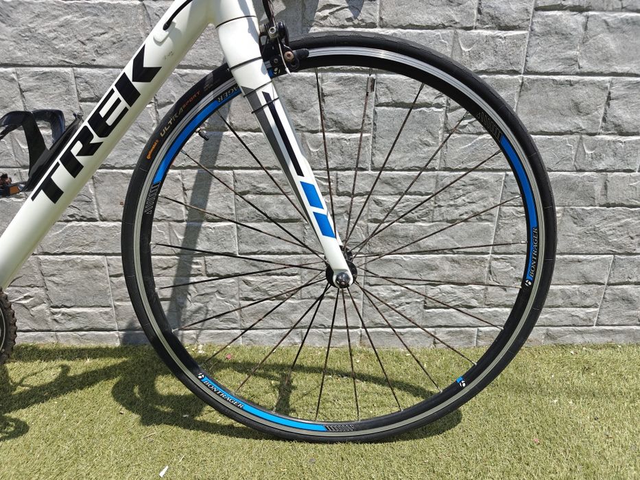 Trek Madone 2.1 H2 (Tamanho M/54) – Shimano 105 – Com Extras