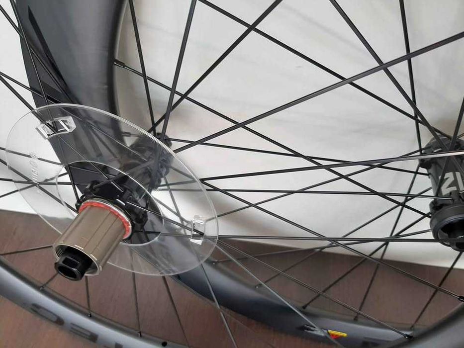 Rodas Carbono Perfil Novatec R6 Disc CL 28" Clincher/Tubeless Centerlock - 12x100 e 142mm