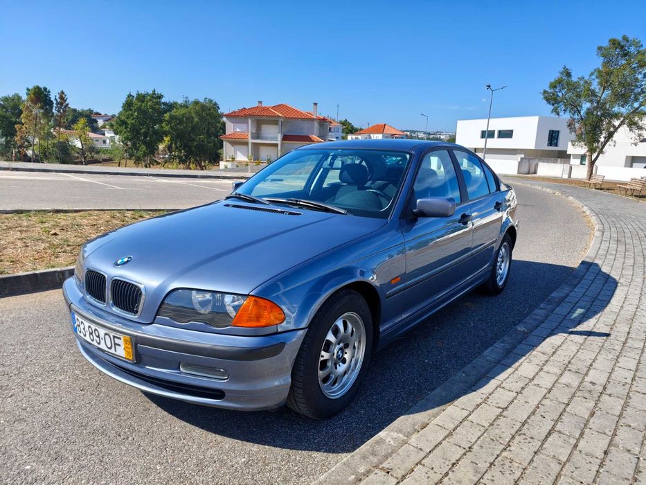 BMW 320D   sedan