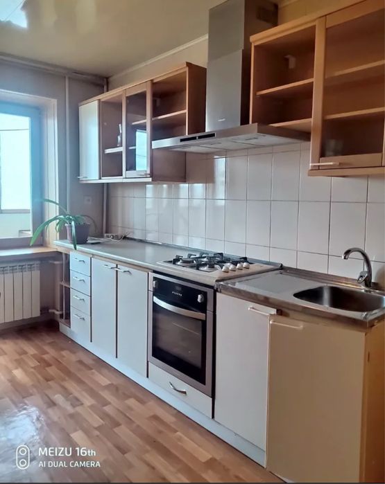 3х к.из.кв. в 3-х мин.от входа в метро 23Августа. 76м2. Старт-62999$