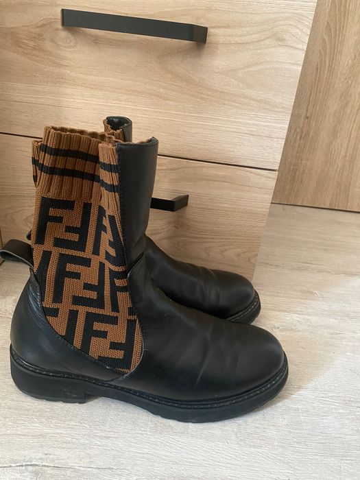 Botki skórzane marki Fendi