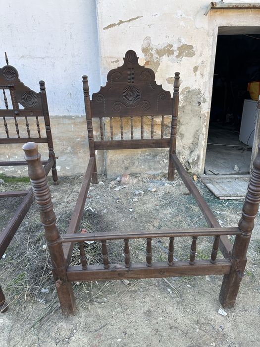 Cama de madeira maciça