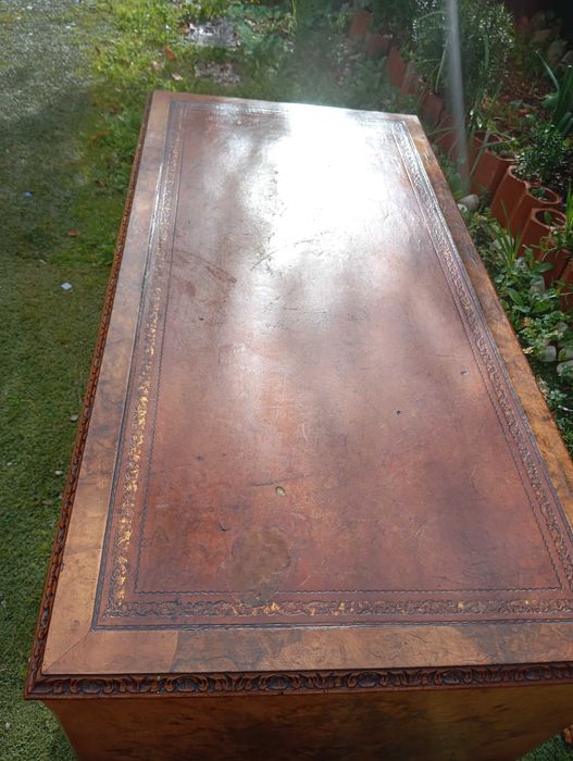 Secretaria de período Georgiano em nogueira e mogno, pés cabriolet