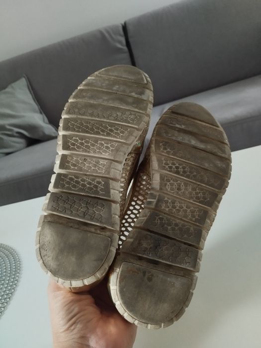Buty damskie złote płaskie.